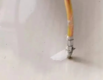 新蔡瓷砖空鼓维修公司专业解答在瓷砖铺贴过程中，如果使用的砂料过粗（如全部使用了粗砂），可能会导致以下问题